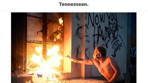 SUA: Violențe în Nashville, unde protestatari au incendiat clădirea istorică ce găzduia primăria și tribunalul. Poliția caută 20-30 de agitatori care au deturnat manifestația pașnică