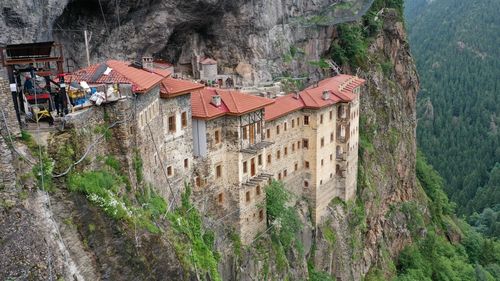 Turcia nu a acordat permisiunea de a se oficia liturghie pe data de 15 august la mănăstirea Fecioarei Maria Sümela / A fost părăsită de ortodocși acum o sută de ani, pe fondul schimbului de populații dintre Turcia și Grecia