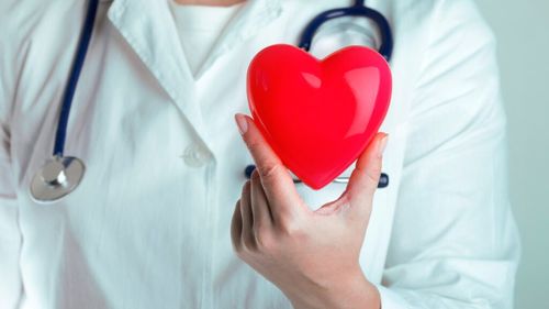 Cardiologi: Eliminarea acestor 3 alimente din dietă poate îmbunătăți semnificativ sănătatea inimii / Bolile cardiovasculare, principala cauză de deces în România / Mâncați în schimb cereale integrale, leguminoase sau quinoa