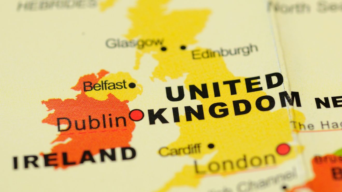 Efectele “Planului Rwanda”: Irlanda vrea să trimită migranții înapoi în Marea Britanie