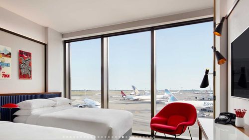 Un fost terminal de aeroport din New York a devenit unul dintre cele mai bune hoteluri din lume