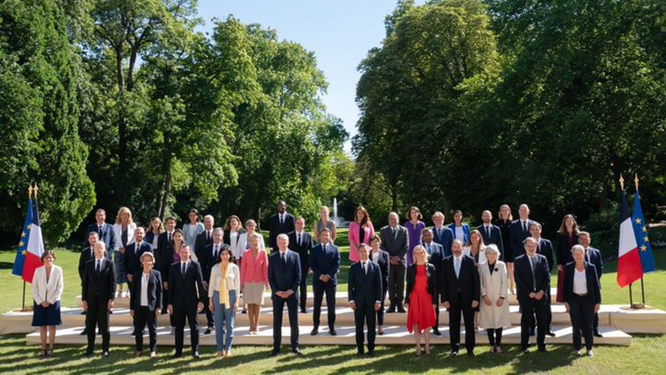 Franța: “S-a terminat cu racolările individuale, sunt inutile” - în absența majorității parlamentare, președintele Macron și prim ministra Borne renunță la atragerea de dezertori din alte partide