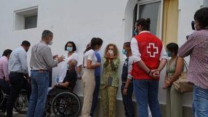 FOTO Regele Spaniei s-a deplasat pe jos, pe insula La Palma, pentru a se întâlni cu victimele vulcanului Cumbre Vieja