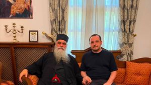 Al doilea fost ministru PSD din Guvernul Bolojan care publică imagini de la Muntele Athos, în aceeași zi cu Bogdan Ivan. Rogobete: „Funcțiile trec, dar binele pe care îl faci oamenilor rămâne”