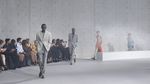 Saint Laurent primăvară-vară 2027 la Paris: cum renunță Anthony Vaccarello la negrul care a definit casa
