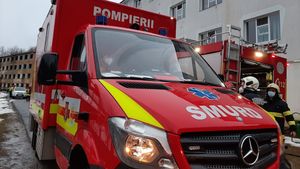 Argeș: Minoră de 15 ani a căzut de la etajul 3 / Tatăl dormea, iar mama era la muncă