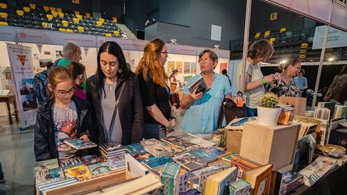 Primul târg de carte organizat la Sfântu Gheorghe după 81 de ani / Evenimentul a fost organizat pe Arena Sepsi, stadionul proaspăt construit în municipiu