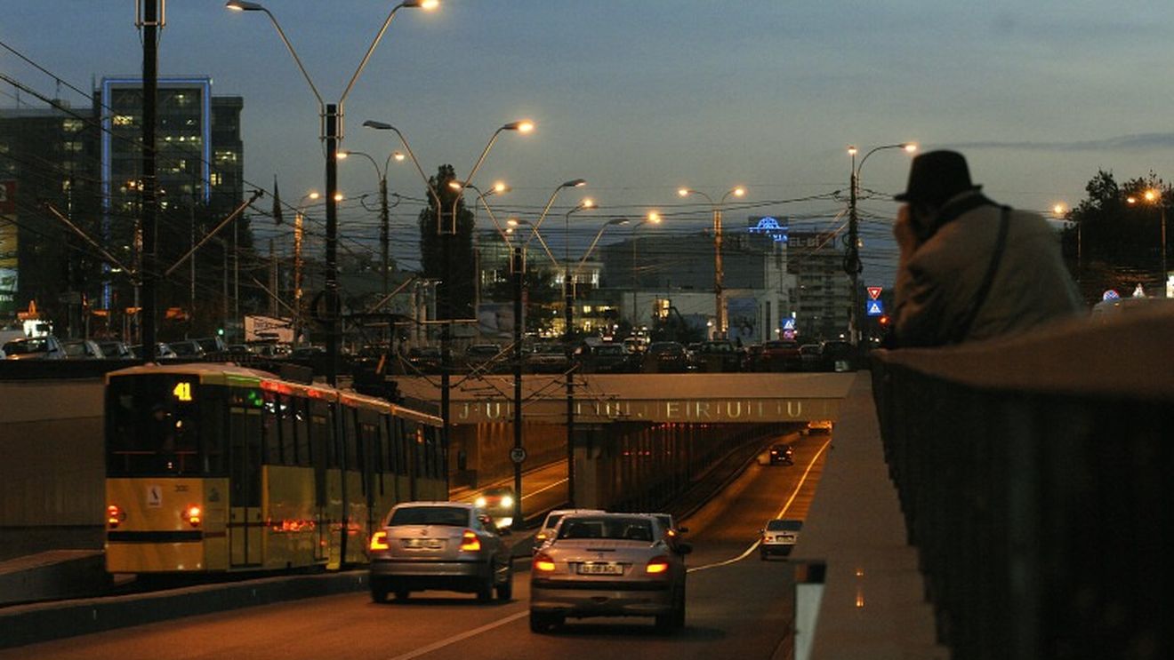 Artere închise în București pentru amenajarea trecerilor la nivel cu calea ferată / Ce rute sunt afectate și ce alternative există