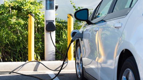 Conflictul din Iran schimbă piața auto: Cererea de vehicule electrice a explodat în Europa
