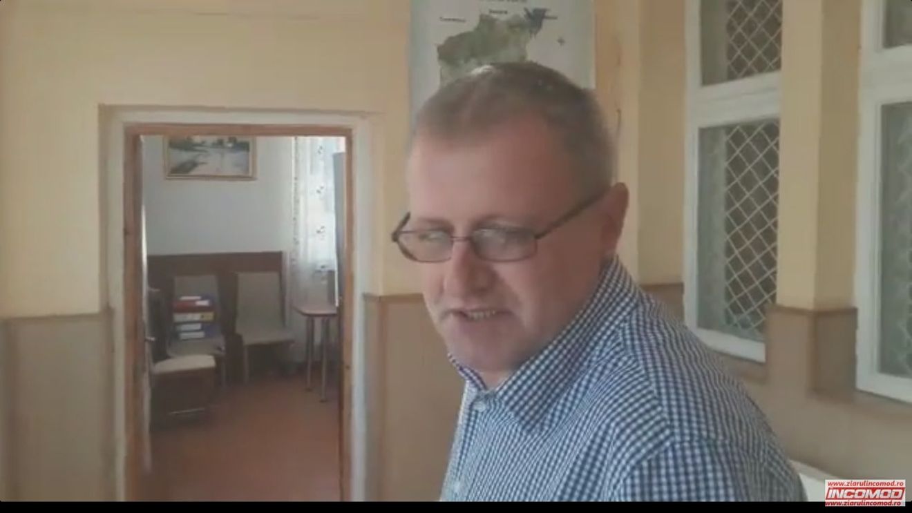 Un primar din Prahova, găsit vinovat pentru pornografie infantilă, a fost condamnat la muncă în folosul comunității la grădinița sau școala din localitate