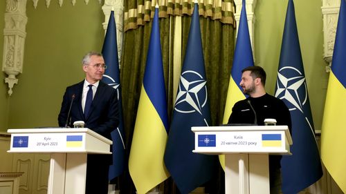 Stoltenberg, vizită surpriză la Kiev: Armata ucraineană „se confruntă cu lupte crâncene, dar câştigă teren puţin câte puţin” / Zelenski: Aderarea Ucrainei la NATO, doar o chestiune de timp
