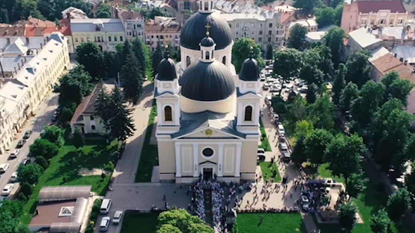 Un conflict violent izbucnit la o catedrală din Cernăuți, unde se slujește și în română, prilej de propagandă pro rusă și suveranistă