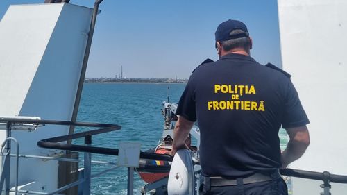 Un vietnamez care a încercat să intre ilegal în ţară a trecut Dunărea cu o barcă gonflabilă / A fost prins de polițiștii de frontieră din Corabia / Voia să ajungă în Germania