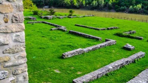 Castrele romane de pe Valea Oltului vor intra în patrimoniul UNESCO / La Călimănești e singura construcție militară ridicată de romani, din zonă, care este vizibilă
