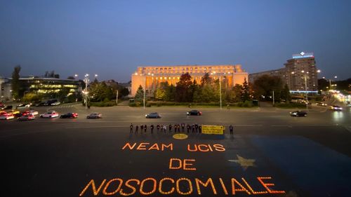 FOTO Imagini de la protestul Declic, din Piața Victoriei, unde s-au aprins peste 500 de lumânări: „Neam ucis de nosocomiale”