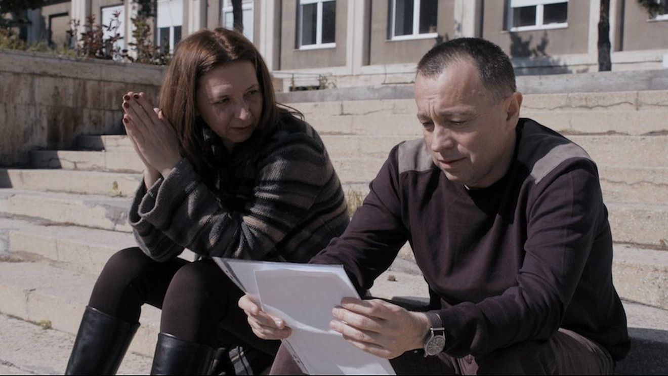 Cronica filmului Collective în The Guardian: Expozeu șocant al unor morți inutile din România / Există un moment când mi-a venit pur și simplu să mă bag sub scaun