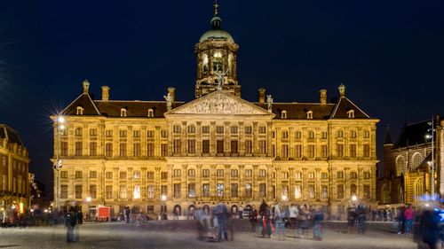 Palatul Regal din Amsterdam a fost vandalizat cu vopsea roşie şi mesaje anti-Israel / Grupul Palestine Action a revendicat acțiunea pe reţelele de socializare