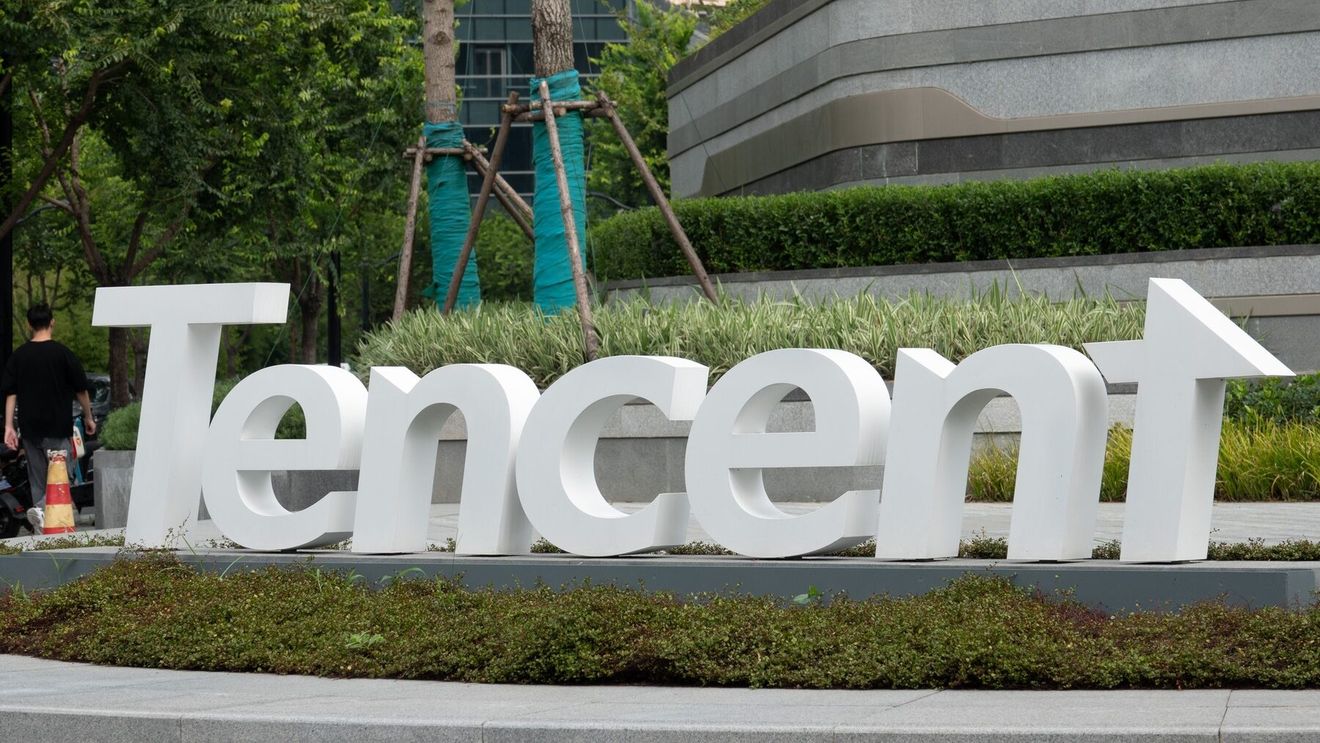 Gigantul chinez Tencent lansează un nou model AI, care concurează cu DeepSeek-R1 / Asistentul Hunyuan Turbo S este foarte rapid