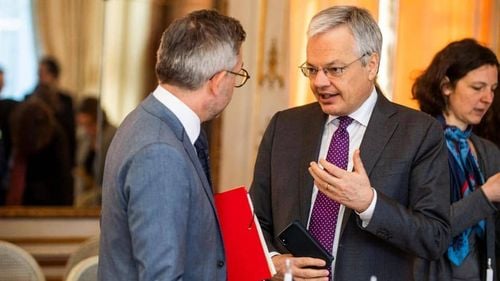Bruxelles-ul vrea să controleze calitatea justiţiei în statele membre: UE începe să lucreze la un mecanism comun de evaluarea a supremaţiei legii, care poate să prevadă şi sancţiuni