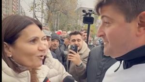 VIDEO Deputatul USR Alexandru Dimitriu către Anca Alexandrescu, la un eveniment de campanie în cartierul Rahova din București: „Ați fost consiliera condamnaților Năstase, Dragnea?” / Candidata AUR la Primăria Capitalei: „Nu, nu am fost”