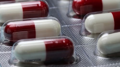 Agenţia Europeană pentru Medicamente aprobă utilizarea pastilei anti-COVID produsă de Merck, însă doar  pentru cazuri grave / Medicamentul nu a primit încă o autorizație completă