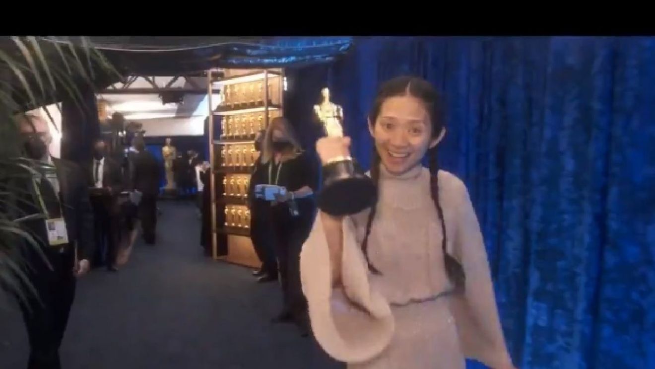 Chinezii au sărbătorit neoficial premiul Oscar obținut de Chloé Zhao, după ce numele regizoarei a fost cenzurat