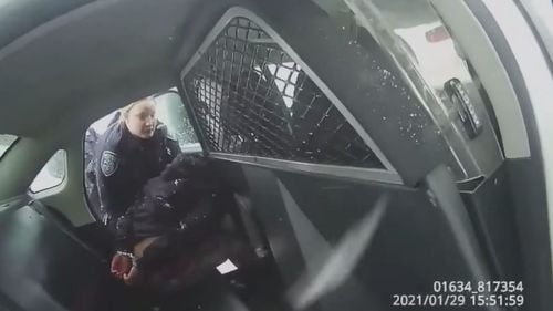 SUA: O înregistrare video arată poliţişti maltratând o fetiţă de culoare