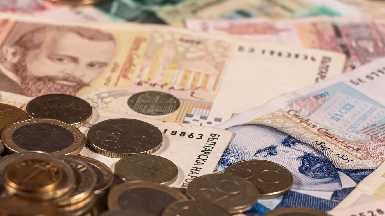 Bulgaria este la 2-3 ani distanță de un ”scenariu românesc”, avertizează economiștii. Guvernul de la Sofia propune creșteri masive de salarii și pensii