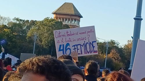 VIDEO Marșuri în Bucureşti şi în marile oraşe sub lozinca „Împreună pentru siguranţa femeilor” / 3.000 de persoane au cerut autorităţilor măsuri ferme pentru ca femeile, victime ale violenţei, să fie protejate / 40 de femei au fost ucise, de la începutul anului