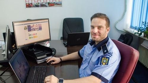 Administratorului paginii de Facebook a MAI s-a ales cu plângere la CNCD după ce i-a făcut ”imbecili”, ”cretini” și ”scursuri umane” pe cei care au huiduit-o pe Firea pe stadion