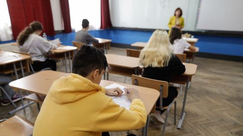 Elevii români se luptă cu depresia și anxietatea. Aproape jumătate spun că nu sunt sprijiniți
