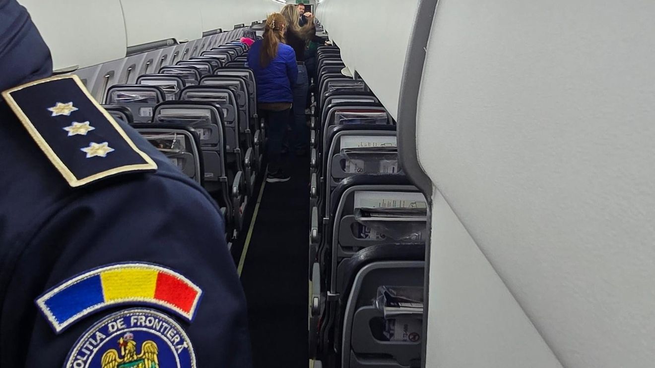 Armă cu aer comprimat şi 200 de bucăţi de proiectile, descoperite, într-un colet, la Aeroportul Cluj-Napoca