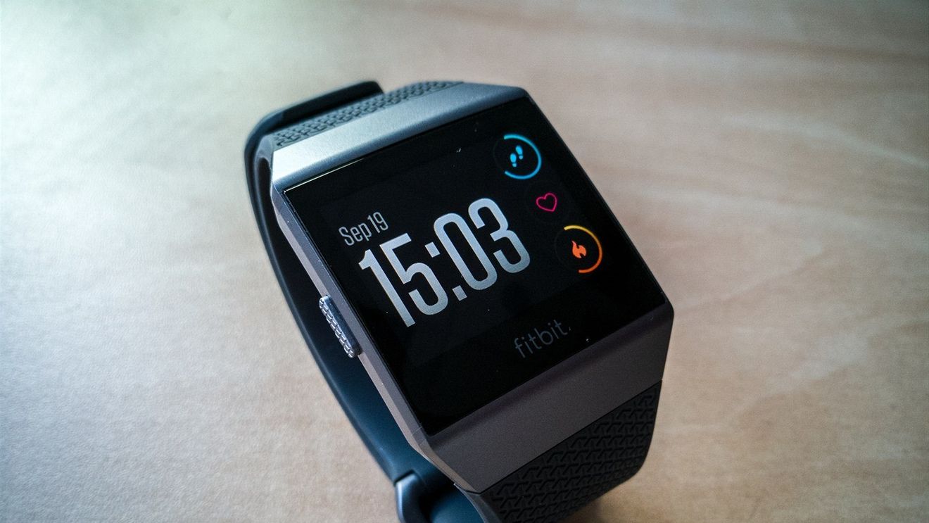 Fitbit, amendată cu 12 milioane de dolari din cauza arsurilor cauzate de ceasul inteligent Ionic