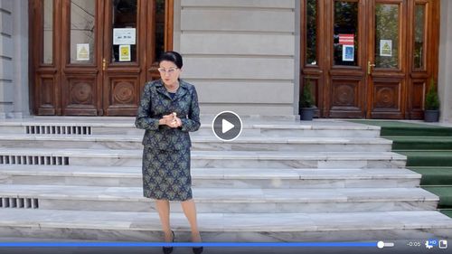 VIDEO În zgomot de polizoare, Andronescu le-a transmis un mesaj elevilor și profesorilor: Vă doresc din tot sufletul să vă relaxați activ. Adică nu puteți să stați toată ziua