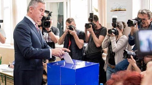 Alegeri prezidențiale în Muntenegru: Pro-europeanul Milo Đukanović a câștigat din primul tur. Candidatul pro-rus a obţinut doar 3% din voturi