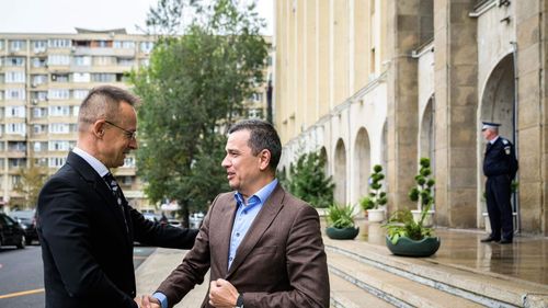 Grindeanu: Am discutat cu ministrul maghiar de Externe despre evoluţia proiectelor transfrontaliere/ Mi-a transmis, din nou, că Ungaria sprijină aderarea României la spaţiul Schengen