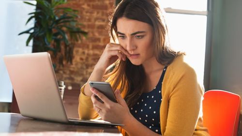 Protejează-ți mintea în haosul știrilor negative: Cum să-ți păstrezi mintea clară în vremuri tulburi