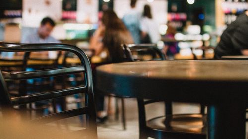 Amendă de 70.000 de lei, pentru administratorul unei cafenele care a refuzat să suspende activitatea