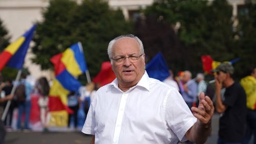 Promotorii violenței verbale și fizice în Parlament se plâng că sunt agresați verbal. Un deputat al partidului extremist AUR cere sancţionarea deputatului PSD Alfred Simonis: Acesta a început să adreseze injurii domnului Simion
