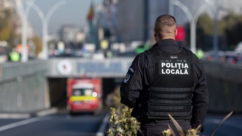 Poliţia Locală Slatina dă pistoalele, gratuit, Poliţiei Locale Piteşti, pentru a economisi chiria cu depozitarea