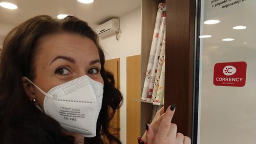 Un oraş din Cehia a creat o ”monedă” locală pentru redresarea după criza Covid-19/ Locuitorii primesc "corrency" pentru a-i cheltui în magazinele și cafenelele grav afectate de pandemie