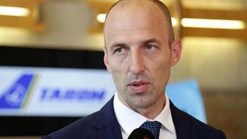Ministrul Cuc, atac la Werner Wolff, fostul șef al TAROM: „Managementul performant adus de Tudose” a deschis rute pe care gradul de încărcare al aeronavelor era de 25%. După primele două luni din acest an pierderile erau de 47 milioane lei