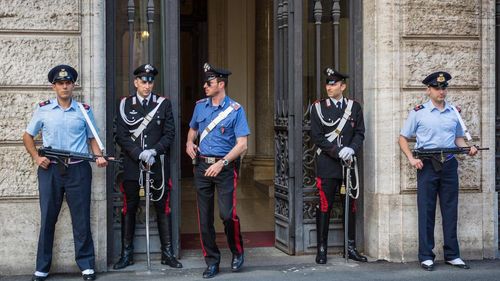 Român de 19 ani, prins în Milano cu 43 de kilograme de droguri în garaj / "Vă luați de un copil?”