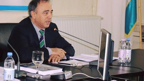 Dorin Florea, primar de 20 de ani în Târgu Mureș, apare în afișe publicitare drept candidat independent la Consiliul Județean Mureș