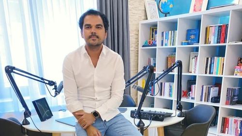 Medicul Vasi Rădulescu, acuzat că pe site-ul său sunt texte plagiate. Acesta recunoaște problemele și șterge articolele: „Pe site au scris două colege. E vina mea că am mers pe încredere”