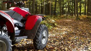 Un adolescent a murit într-un accident de ATV la Joseni, Harghita / Șapte tineri se aflau în remorca vehiculului