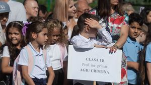 Numărul elevilor a atins cel mai mic nivel din ultimul deceniu în anul școlar 2022-2023 / Ruralul a „pierdut” o treime din efectivele de elevi de gimnaziu pe care le avea acum 10 ani