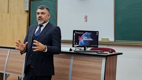 Șeful ITM București vine zilnic la serviciu cu un Lamborghini Urus de 300.000 de euro / Costel Grojdea: „E a unui prieten din Iași. M-a rugat să-i fac revizia la București” (Antena 3-CNN)