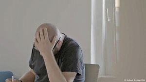 Copil de zece ani, internat la spital după ce a fost bătut de tatăl său / Bărbatul a fost plasat sub control judiciar