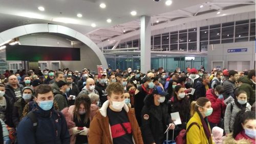 Cozi interminabile și personal nepoliticos. Aeroportul Henri Coandă, în top cele mai proaste 10 aeroporturi din lume: „Poartă încă amprenta anilor 1960”